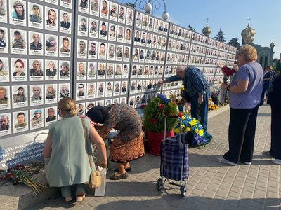 Роковини Іловайської трагедії: у Черкасах молилися та згадували полеглих Героїв Роковини Іловайської трагедії: у Черкасах молилися та згадували полеглих Героїв