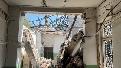 Пошкоджена будівля ветеринарної лікарні у Краматорську Донецька область 18 червня 2025 рік Пошкоджена будівля ветеринарної лікарні у Краматорську Донецька область 18 червня 2025 рік