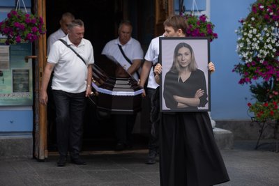 Рада проголосувала за запит до президента щодо надання звання Героя України Карпюку та Рощиній Рада проголосувала за запит до президента щодо надання звання Героя України Карпюку та Рощиній