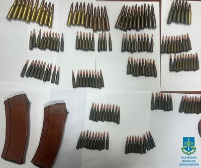 Двох львів'ян підозрюють у збуті зброї та вибухівки Двох львів'ян підозрюють у збуті зброї та вибухівки