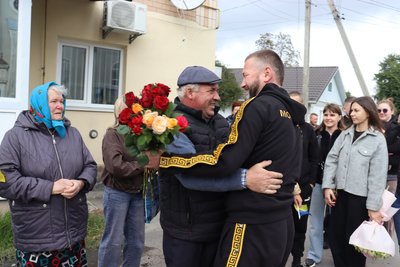 Понад рік у полоні: у Попільні зустріли військовослужбовця Романа Пінчука Понад рік у полоні: у Попільні зустріли військовослужбовця Романа Пінчука