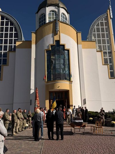 тернопіль, похорон василя колісника, заводська громада, угринь, 2 жовтня 2026 року тернопіль, похорон василя колісника, заводська громада, угринь, 2 жовтня 2026 року