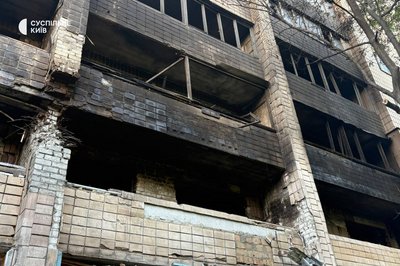 Пошкоджено 9 будинків, вибито понад 1200 вікон: наслідки нічної атаки РФ у Святошинському райні Пошкоджено 9 будинків, вибито понад 1200 вікон: наслідки нічної атаки РФ у Святошинському райні