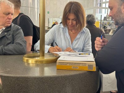 Укрпошта презентувала марку, присвячену виступу збірної України на Євро-2024 Укрпошта презентувала марку, присвячену виступу збірної України на Євро-2024
