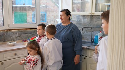 "Тут тепло, як і на душі": у селі на Черкащині облаштували будинок для родини переселенців "Тут тепло, як і на душі": у селі на Черкащині облаштували будинок для родини переселенців