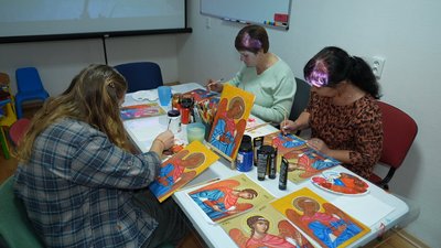 На Вінниччині священник проводить безкоштовні майстер-класи з іконопису На Вінниччині священник проводить безкоштовні майстер-класи з іконопису