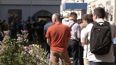 У Черкасах черги до ТЦК: набув чинності новий закон про мобілізацію У Черкасах черги до ТЦК: набув чинності новий закон про мобілізацію