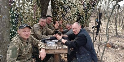 "Мені здається, що він десь є і скоро подзвонить" — дружина загиблого воїна з Житомирщини "Мені здається, що він десь є і скоро подзвонить" — дружина загиблого воїна з Житомирщини