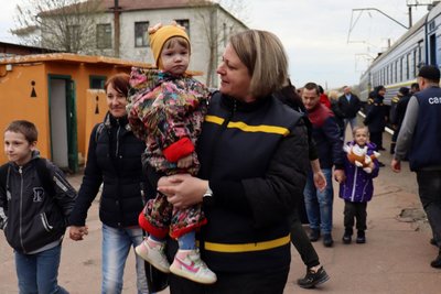 На Житомирщину прибув ще один потяг із евакуйованими жителями Донеччини