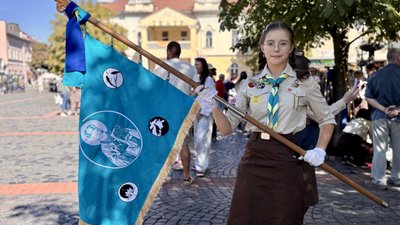 У центрі Мукачева «пластуни» влаштували ярмарок на підтримку поранених військових У центрі Мукачева «пластуни» влаштували ярмарок на підтримку поранених військових