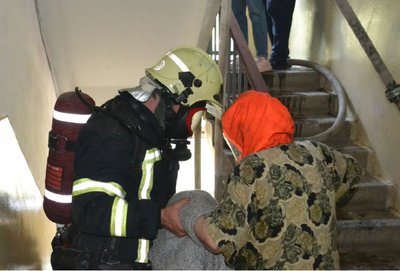 У Львові через пожежу в квартирі евакуювали людей