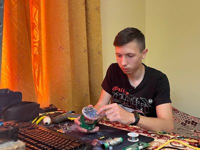 Богдан Різник, павербанк, винаходи з підручних предметів Богдан Різник, павербанк, винаходи з підручних предметів