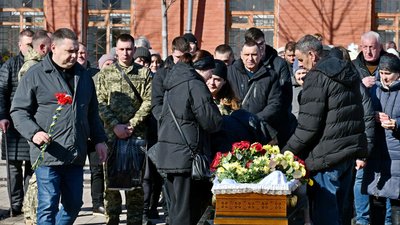 Похорон військових на Чернігівщині: попрощалися з Олегом Непийводою та Олександром Кошовим