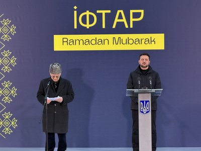 Rusiye istilâsı şaraitinde 13-nci Ramazan— Zelenskıy iftarda kelecek sene barışıq olacağına ümütini bildirdi Rusiye istilâsı şaraitinde 13-nci Ramazan— Zelenskıy iftarda kelecek sene barışıq olacağına ümütini bildirdi