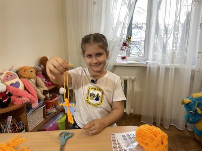 20 тисяч оберегів ручної роботи отримали від семирічної дівчинки з Полтавщини українські воїни 20 тисяч оберегів ручної роботи отримали від семирічної дівчинки з Полтавщини українські воїни