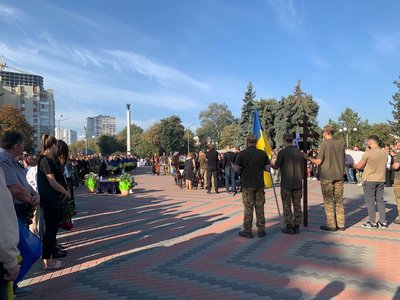 Добровольцем пішов на фронт у 19: у Черкасах попрощалися із полеглим 21-річним воїном Ярославом Стрільцем Добровольцем пішов на фронт у 19: у Черкасах попрощалися із полеглим 21-річним воїном Ярославом Стрільцем