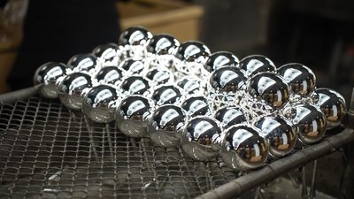 Наступний етап — засріблення кульок Наступний етап — засріблення кульок