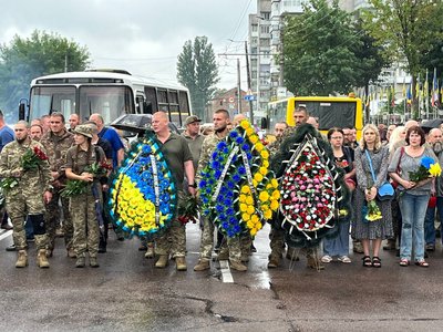 У Житомирі віддали останню шану підполковнику Олександру Вербилу У Житомирі віддали останню шану підполковнику Олександру Вербилу