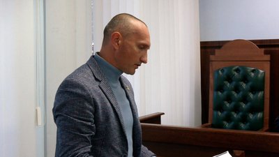 Прокурор просить суд стягнути з начальника управління ЖКГ Чернігівської міськради Ярослава Куца майже 8 млн грн Прокурор просить суд стягнути з начальника управління ЖКГ Чернігівської міськради Ярослава Куца майже 8 млн грн