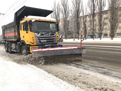 Снігопад у Полтавській громаді: як комунальники боряться з негодою Снігопад у Полтавській громаді: як комунальники боряться з негодою
