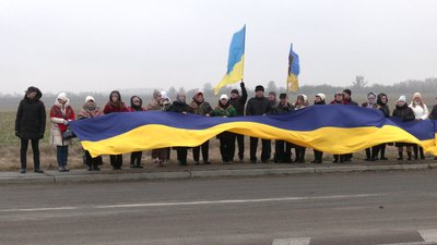 Майже пів сотні людей утворили "живий ланцюг" на кордоні Рівненської та Житомирської областей у День Соборності України Майже пів сотні людей утворили "живий ланцюг" на кордоні Рівненської та Житомирської областей у День Соборності України