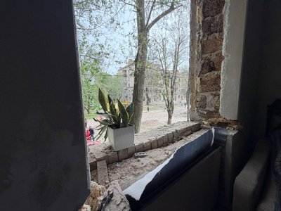 Через масовану атаку по Дніпру пошкоджена квартира оператора Суспільного Через масовану атаку по Дніпру пошкоджена квартира оператора Суспільного