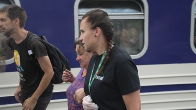Прийняли 28 переселенців із Донеччини: на Рівненщину прибув 13 евакуаційний потяг Прийняли 28 переселенців із Донеччини: на Рівненщину прибув 13 евакуаційний потяг