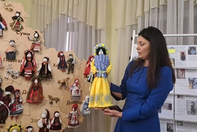 Карта-рекордсменка. У Дніпрі презентували мапу України з ляльок-мотанок Карта-рекордсменка. У Дніпрі презентували мапу України з ляльок-мотанок