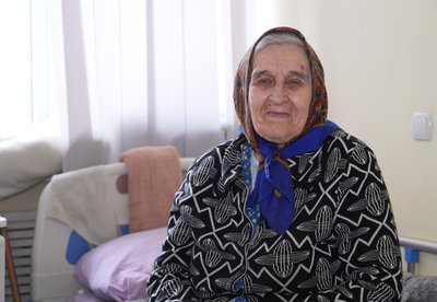 "Приліт був, вікна повилітали, але все-одно ночували в хаті": історії маломобільних людей, евакуйованих з Донеччини "Приліт був, вікна повилітали, але все-одно ночували в хаті": історії маломобільних людей, евакуйованих з Донеччини