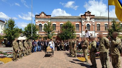 На Чернігівщині попрощалися з Володимиром Остапченком, Дмитром Морейченком та Віктором Кирієнком На Чернігівщині попрощалися з Володимиром Остапченком, Дмитром Морейченком та Віктором Кирієнком