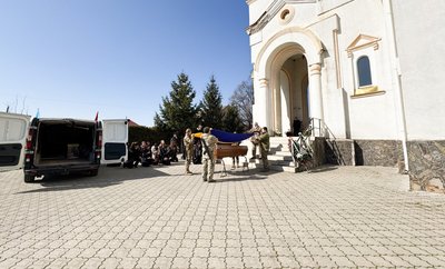 У Мукачеві попрощалися із загиблим захисником Василем Ляхом