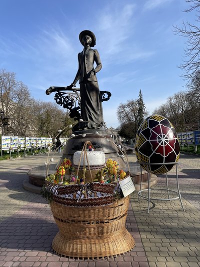 Виставка великодніх кошиків, просто неба, Тернопіль, квітень 2025 Виставка великодніх кошиків, просто неба, Тернопіль, квітень 2025