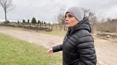 "Будинки за 30 метрів від могил": у селі на Чернігівщині люди вимагають від місцевої влади зупинити хаотичне поховання "Будинки за 30 метрів від могил": у селі на Чернігівщині люди вимагають від місцевої влади зупинити хаотичне поховання