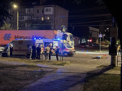 Стрілянина в Миколаєві: в автомобілі знайшли двох вбитих іноземців Стрілянина в Миколаєві: в автомобілі знайшли двох вбитих іноземців