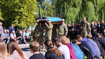 На Кіровоградщині попрощалися з пʼятьма захисниками На Кіровоградщині попрощалися з пʼятьма захисниками