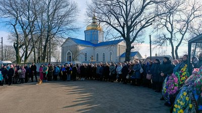На Чернігівщині попрощалися з головним сержантом ЗСУ Сергієм Ященком, якого рік вважали зниклим безвісти На Чернігівщині попрощалися з головним сержантом ЗСУ Сергієм Ященком, якого рік вважали зниклим безвісти