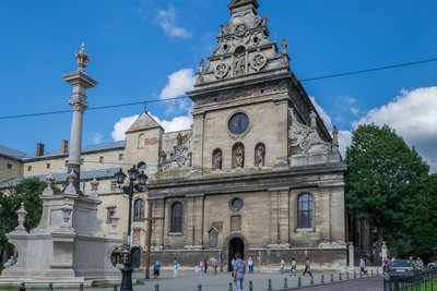 Що відомо про Монастир бернардинів, який постраждав від російської атаки на історичний центр Львова Що відомо про Монастир бернардинів, який постраждав від російської атаки на історичний центр Львова