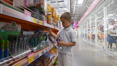 На Вінниччині 60% сімей першокласників отримали по 5 тисяч гривень за програмою «Пакунок школяра» На Вінниччині 60% сімей першокласників отримали по 5 тисяч гривень за програмою «Пакунок школяра»