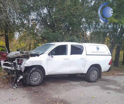 Російський безпілотник поцілив у авто енергетиків у Білопіллі