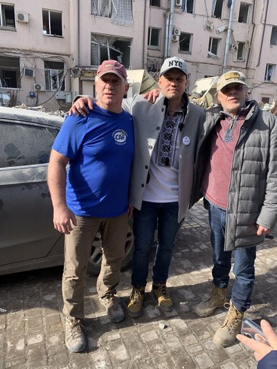 "Я не можу повірити, що хтось міг таке зробити". Волонтери, які перебували в готелі Кривого Рогу, розповіли про атаку "Я не можу повірити, що хтось міг таке зробити". Волонтери, які перебували в готелі Кривого Рогу, розповіли про атаку