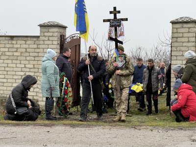 У Херсонській громаді попрощались з військовослужбовцем Ігорем Дзіндзюрою У Херсонській громаді попрощались з військовослужбовцем Ігорем Дзіндзюрою