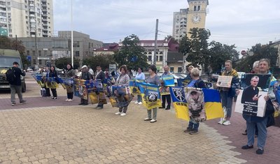 Акція на підтримку полонених і безвісти зниклих відбувається у Хмельницькому Акція на підтримку полонених і безвісти зниклих відбувається у Хмельницькому
