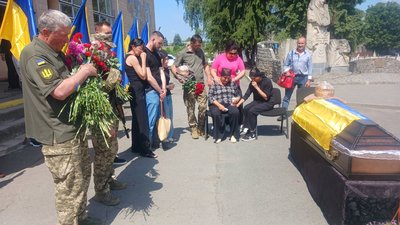 Був зниклим безвісти: на Черкащині попрощалися із захисником Був зниклим безвісти: на Черкащині попрощалися із захисником