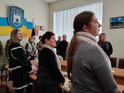 У Житомирі родинам загиблих захисників вручили державні нагороди У Житомирі родинам загиблих захисників вручили державні нагороди