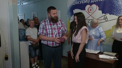 "Людям треба кров ": нагородження почесних донорів України провели в Центрі служби крові у Рівному "Людям треба кров ": нагородження почесних донорів України провели в Центрі служби крові у Рівному