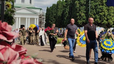 На Чернігівщині попрощалися з захисниками Олегом Гомоном, Станіславом Голубом, Ігорем Синицьким та Максимом Литвином На Чернігівщині попрощалися з захисниками Олегом Гомоном, Станіславом Голубом, Ігорем Синицьким та Максимом Литвином