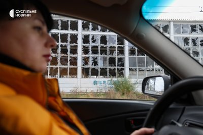 Волонтерка Наталя Недоступ везе гуманітарну допомогу на Острів у Херсоні 18 листопада 2024 року Волонтерка Наталя Недоступ везе гуманітарну допомогу на Острів у Херсоні 18 листопада 2024 року