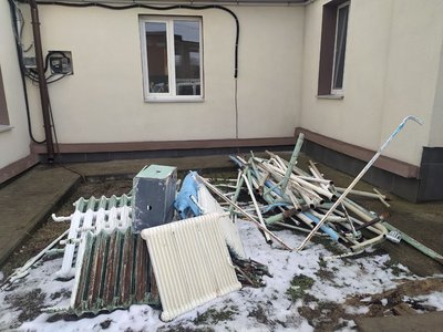 Стара система опалення амбулаторії, яку довелося частково демонтувати Стара система опалення амбулаторії, яку довелося частково демонтувати
