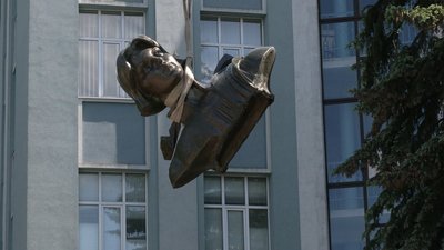 Ще два демонтовані пам'ятники у Рівному виставили на аукціон Ще два демонтовані пам'ятники у Рівному виставили на аукціон