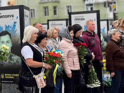 Із військовими Романом Грицюком та Мирославою Наумчук попрощалися у Рівному Із військовими Романом Грицюком та Мирославою Наумчук попрощалися у Рівному
